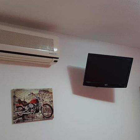Hostal El Parque Сан-Мартин-де-ла-Вега Экстерьер фото