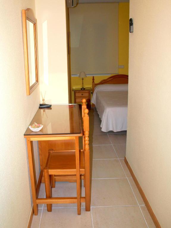 Hostal El Parque Сан-Мартин-де-ла-Вега Экстерьер фото