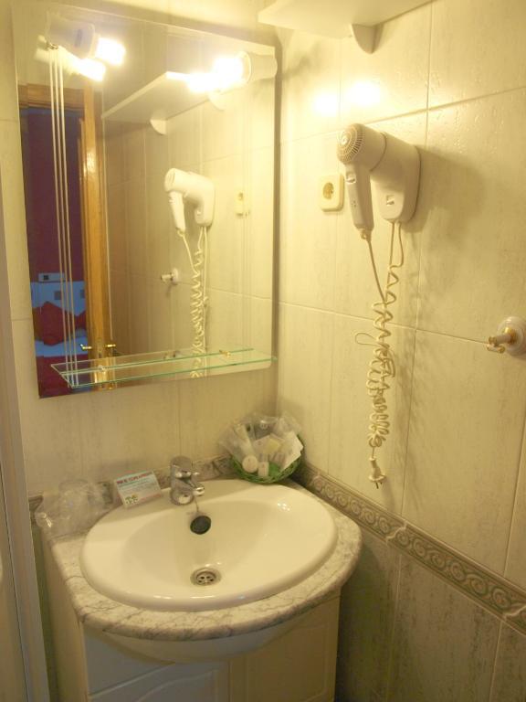 Hostal El Parque Сан-Мартин-де-ла-Вега Экстерьер фото